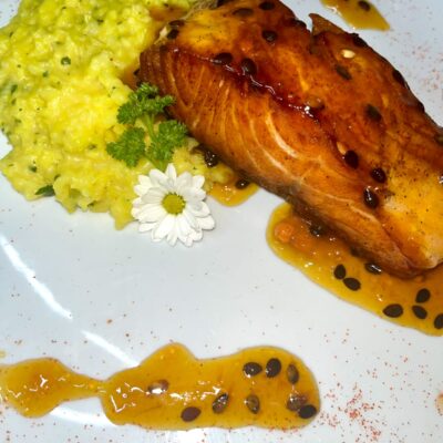 Salmão ão Molho de Maracujá com Risoto de Parmesão
