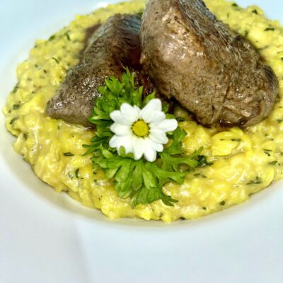 Risoto de Parmesão com  Medalhão de Filé ao Molho Demi