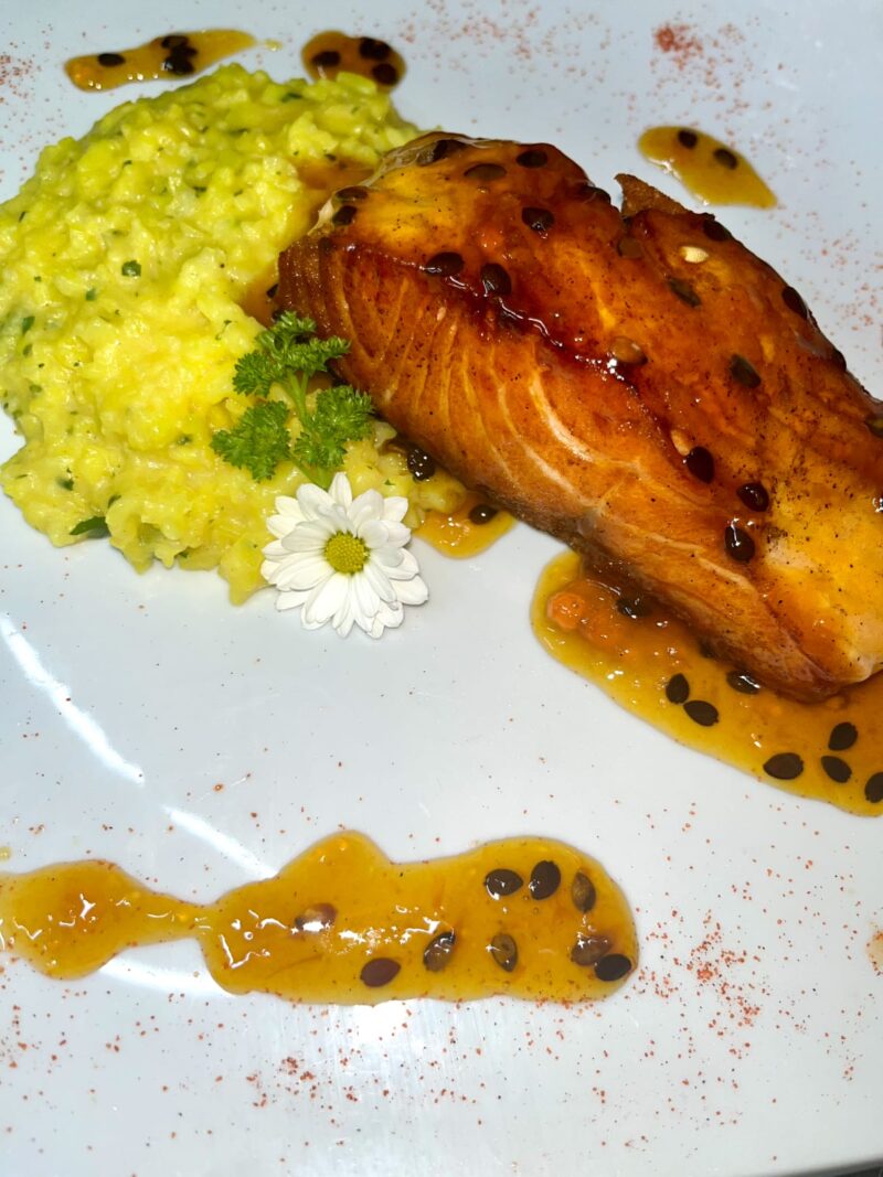 Salmão ão Molho de Maracujá com Risoto de Parmesão